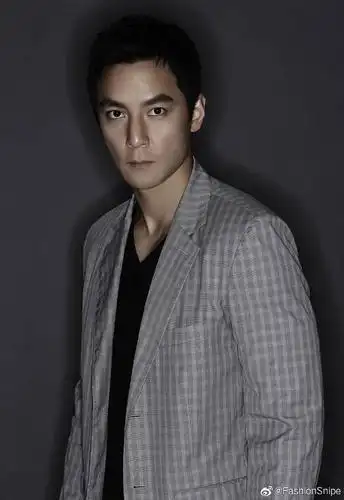 华人女演员颜值巅峰基本上没有争议是关之琳和李嘉欣争 那男子.