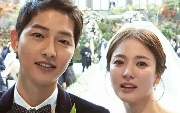 离婚四年后宋慧乔重回人生巅峰二婚生娃的宋仲基彻底塌房