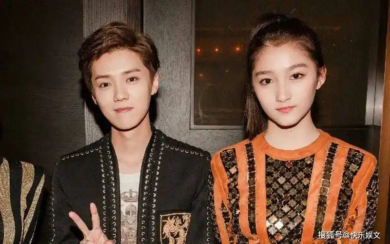 33岁鹿晗深夜独自踢球!