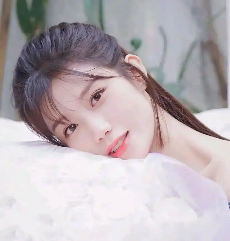 1997年10月17日出生于福建省,中国内地影视女演员,流行乐歌手  陈意涵