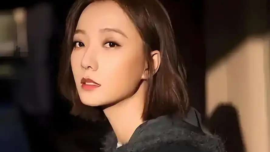 王珞丹:女性的人生不应被年龄所限制 40岁的王珞丹在一场访谈中,就