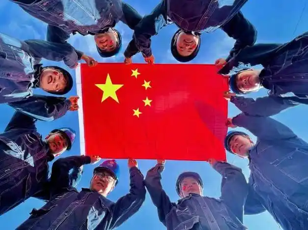 欢度国庆节 | 最"燃"的告白—我与国旗合个影|灿烂|巩留县_网易订阅