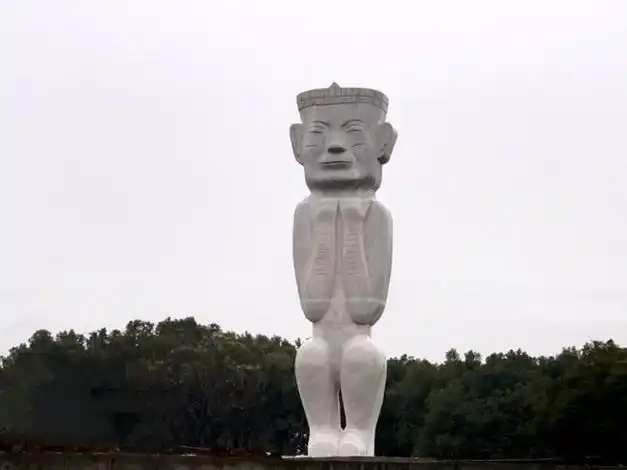 9米玉人凌家滩惊现巨大玉人雕塑