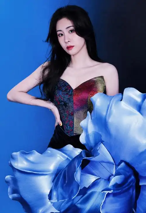 #消失的星空出现在了张碧晨的红毯上#