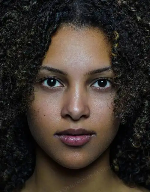 能看出这是在cos什么角色的兄弟估计都快结婚了