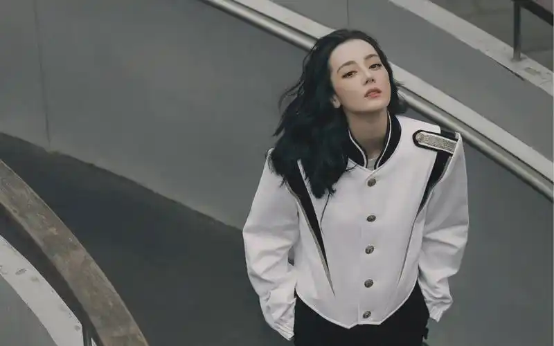 啊啊啊啊啊啊,被迪丽热巴帅到腿软,好man好帅,好想叫她哥哥,可攻可受