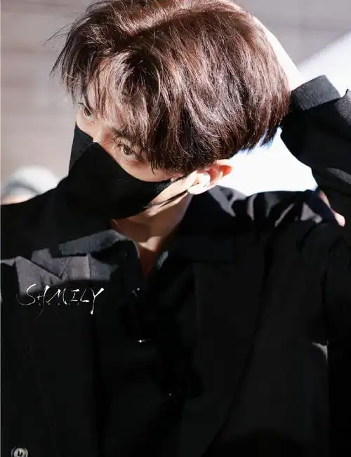 口罩都挡不住许凯的帅气#许凯