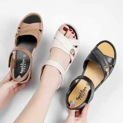 凉鞋女夏平底2022年新款防水坡跟魔术贴塑料百搭运动妈妈休闲鞋子