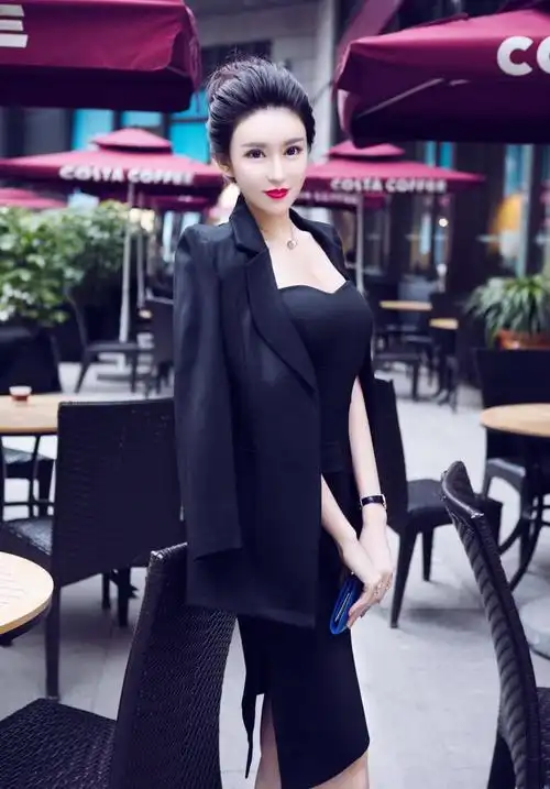 付思琪曝时尚街拍优雅中彰显名模气质