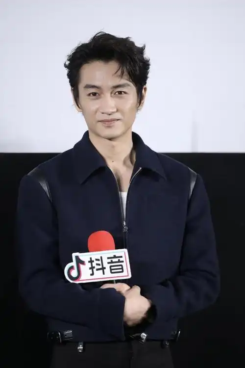 讲真!如果陈晓来出演《与凤行》中的行云,效果是否会更胜一筹?