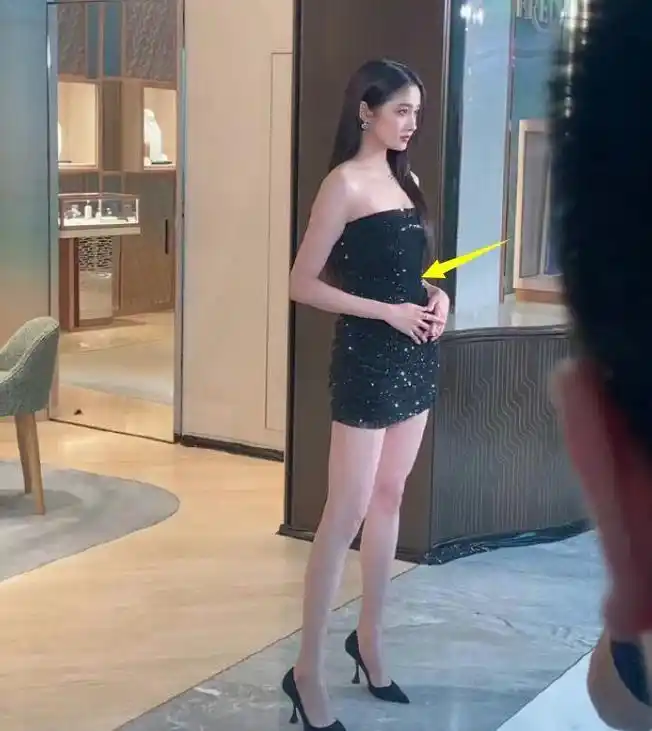 关晓彤怀孕风波升级!不止发福明显还刻意遮挡,更多细节曝光!