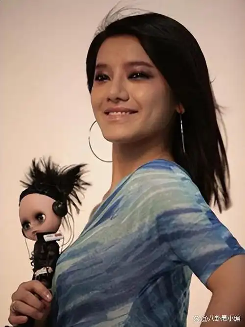 回顾超女冠军江映蓉:整容失败后遭非议,人气下滑的她如今怎样?