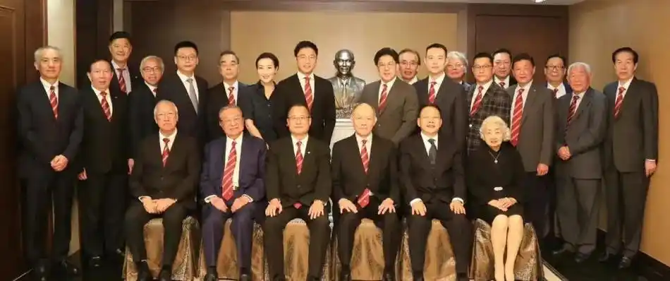 山以及霍启文是霍家第三代中最活跃的,三人分工合作,堂兄弟关系很不错