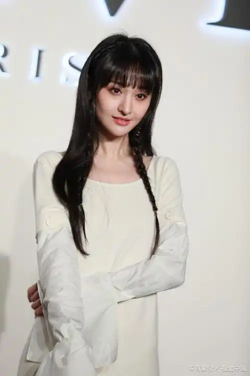 分手后的郑爽,仙到认不出,颜值衣品可还行?