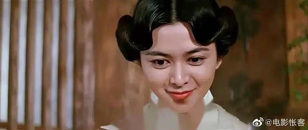 作为一名95后,我基本就是看着港片长大的,在那个香港电影的黄金时代