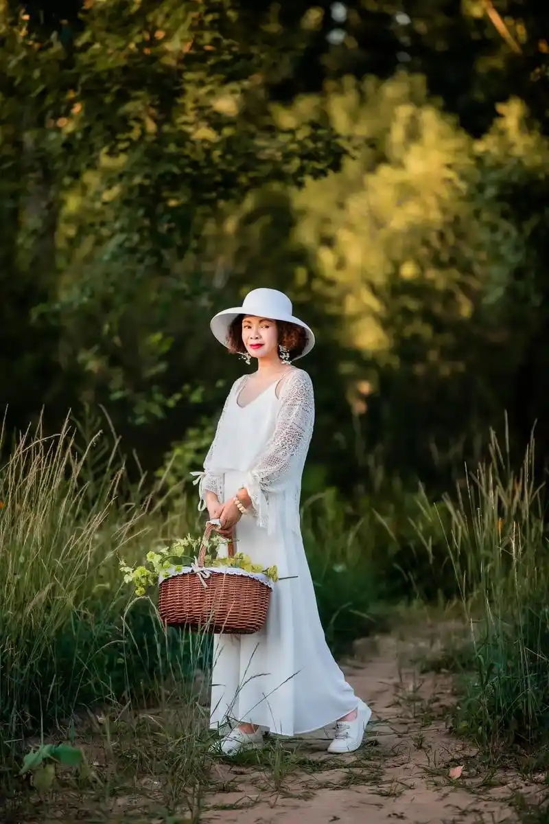 艾伦思摄影工坊出品#环境人像摄影作品#落日余晖#旅拍#约拍# - 抖音