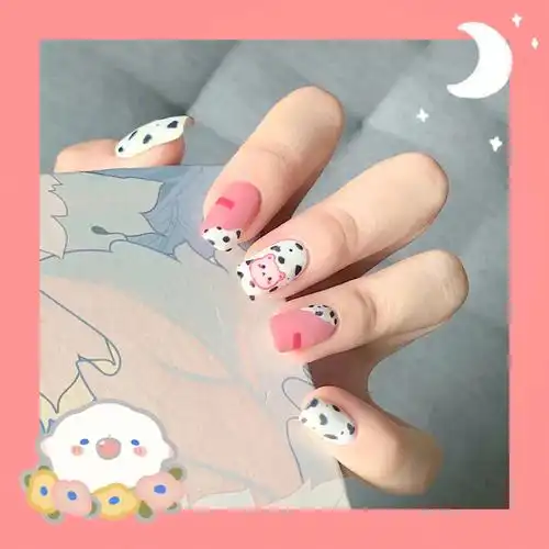 草莓奶油熊夏日可爱手绘小熊奶牛纹美甲