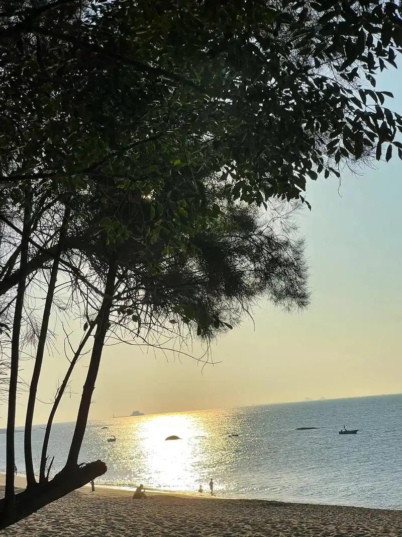 早安!#海边日出很美#蓝色治愈系天空 #阳光沙滩海浪 #夏日 - 抖音