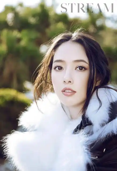 郭碧婷,向佐恩爱瞬间曝光!餐厅甜蜜喂食,网友:这才是爱情最美的模样!