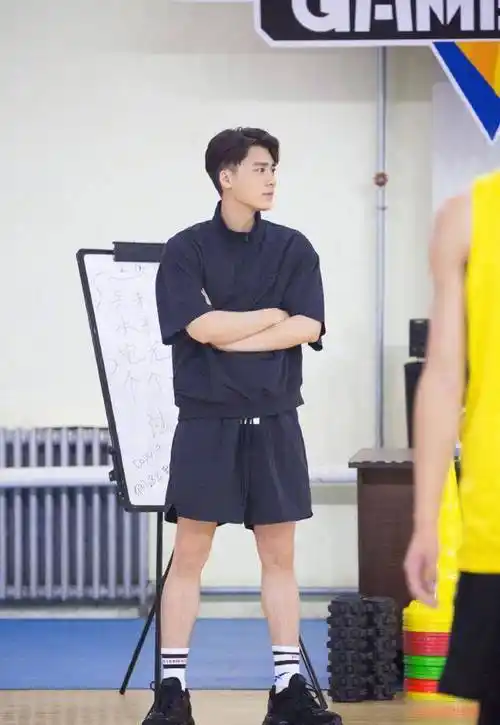 原创李易峰私服造型有多帅这些搭配就很完美满满的活力时髦感