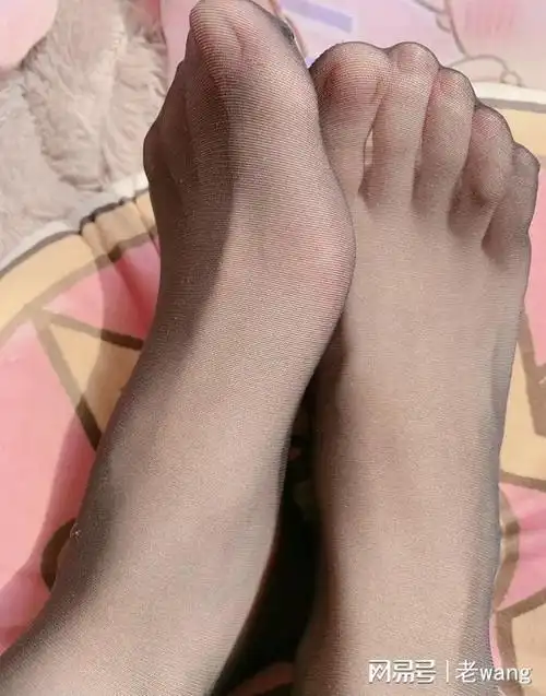 男生会因为一个女生脚好看而喜欢她吗?