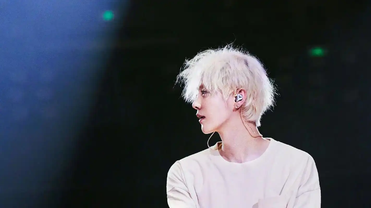 鹿晗 #鹿晗壁纸 #银发 - 抖音