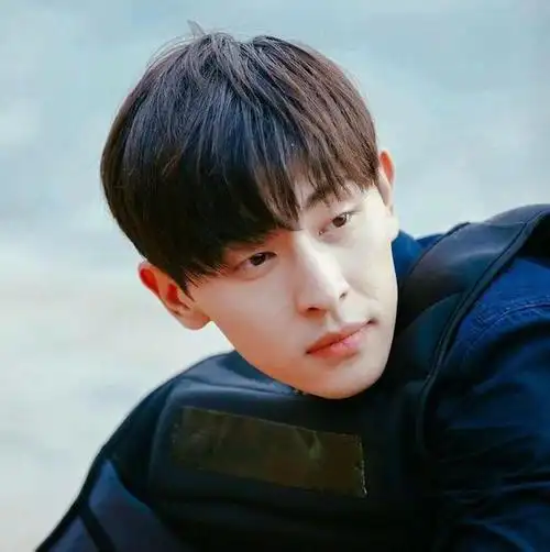 邓伦:最高级的整容就是换发型,已达到颜值巅峰