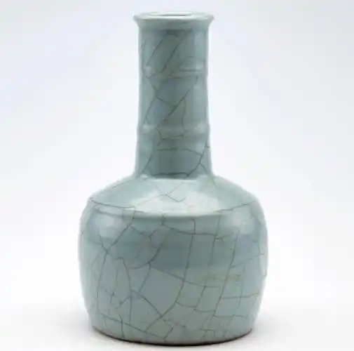 香港苏富比成交价 rmb 9190万 (1亿1388万港元)南宋 官窑青釉八方弦纹