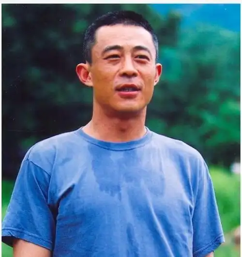 回顾侯勇25岁娶60后沈蓉44岁娶70后潘雨辰50岁娶90后王瑞