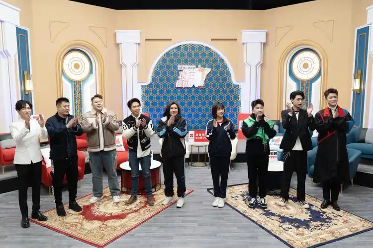 《欢乐喜剧人7》秦霄贤渴望轰轰烈烈的爱情 纯情阿伟为爱pk大谈黄昏恋