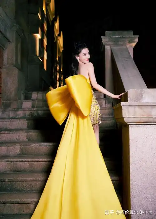 国内女明星有哪些惊为天人的礼服造型?