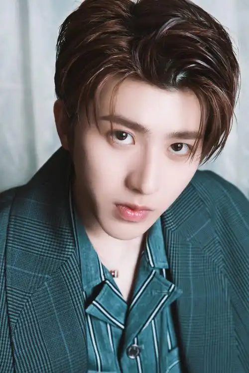 微博@honeyithurts 蔡徐坤