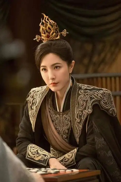 优雅女神放飞破圈,曾黎:敞开的心让自己更加自由|曾黎_新浪新闻