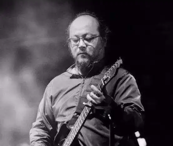 从翩翩才子到沧桑大叔离婚20年王菲魅力依旧窦唯邋遢似老头