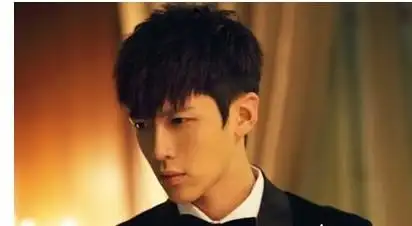 柯震东桃心刘海发型造型 帅气个性男生发型示范(3)