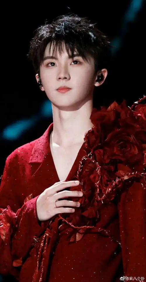 马嘉祺风花雪月饭拍##时代少年团海口演唱会舞台照