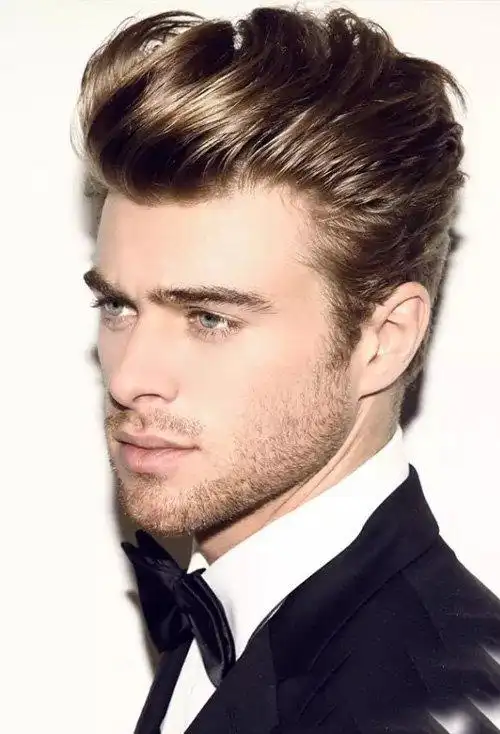 男生2 8侧背头发型怎么吹显帅气 二八分短发染浅棕色超有气质