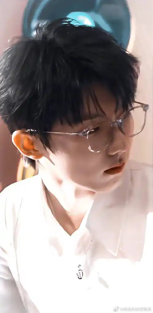 没关系,虽然有点后悔没有亲眼看到,但是也无所谓晚上是马嘉祺来接你的