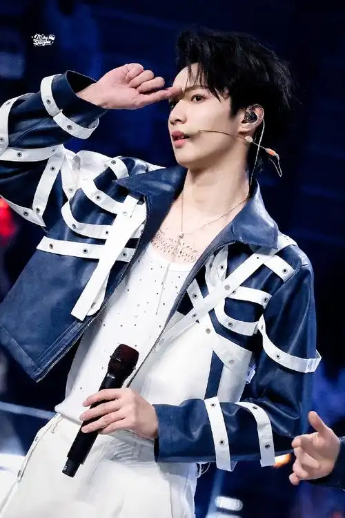 刘耀文叁重楼暨出道四周年演唱会