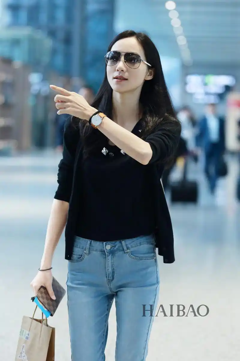 韩雪的机场照告诉我们,只要身材好,在哪都能秀起来!