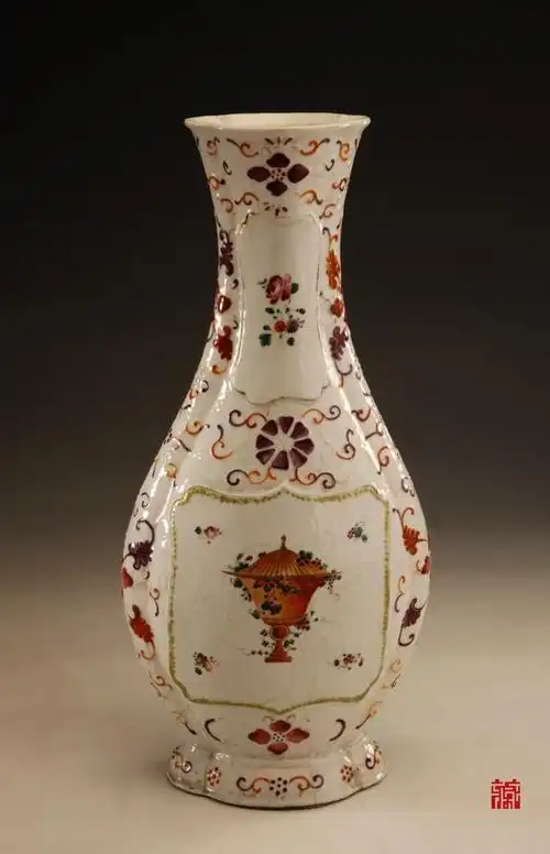 广彩是指在景德镇烧制瓷胎然后运至广州加绘图案的一种外销瓷器.