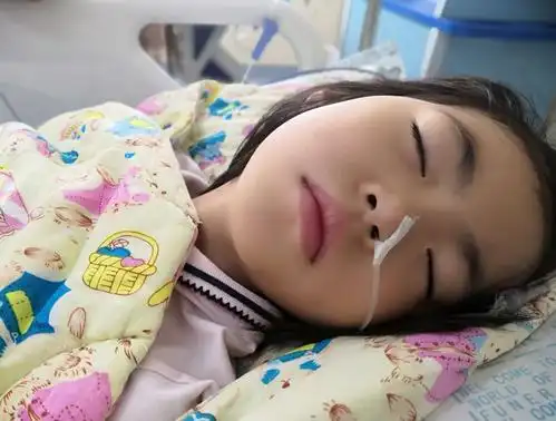 写美篇8月16日,高烧不退的二宝儿被诊断为重症肺炎,在济南市儿童医院