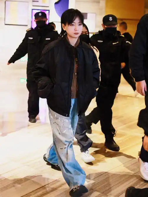 周笔畅魔方新世界