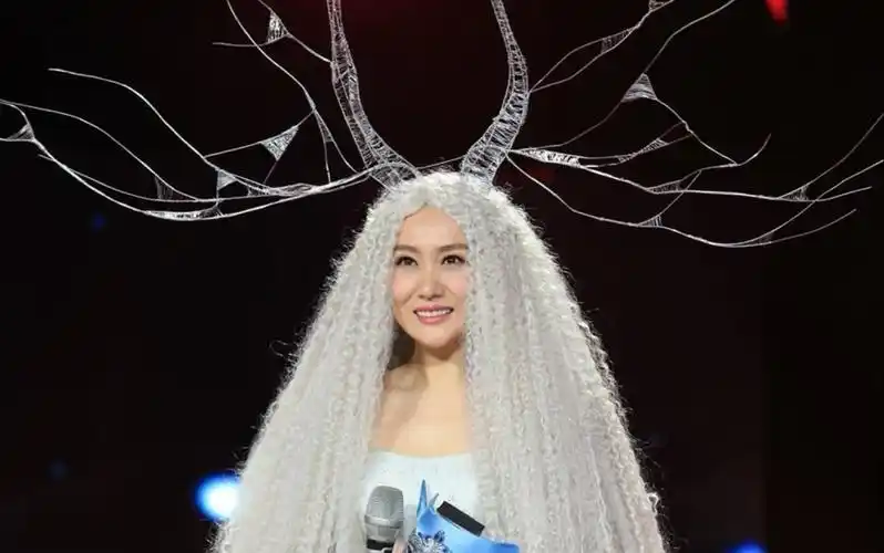 谭晶大魔王在《蒙面》 里的亮眼表现!