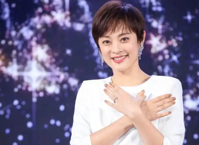 孙俪异母妹妹孙艳晒素颜照,清纯可人气质佳,和姐姐一样爱养生_孙俩