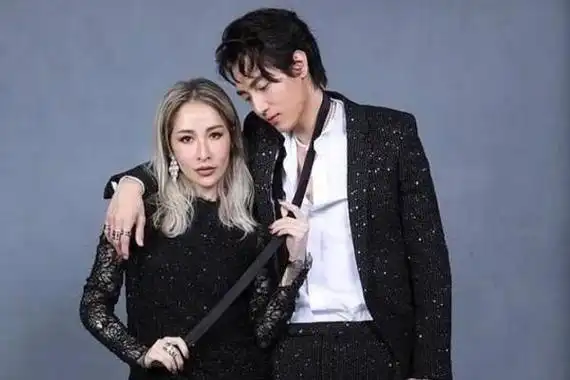 萧亚轩:前男友结婚了,新娘不是她|萧亚轩|黄皓|姐弟恋_新浪新闻