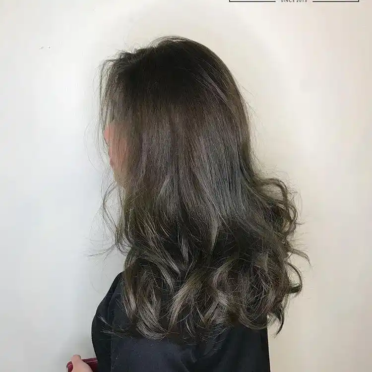 今年最流行,只烫发尾的发型,不老气又好看