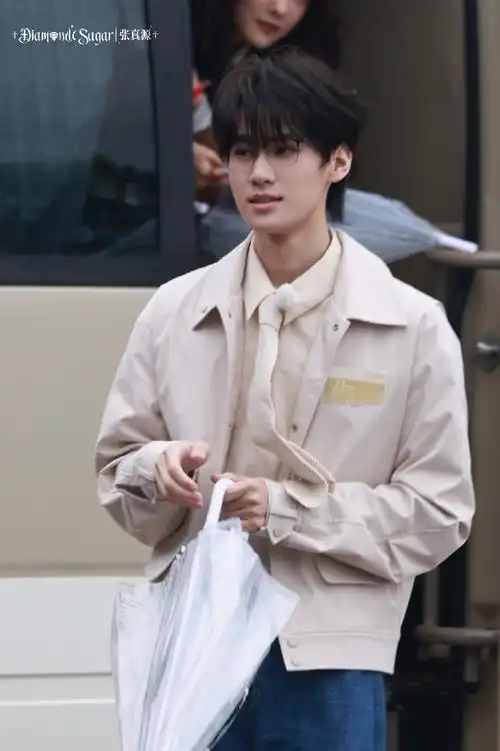 时代少年团-张真源#张真源戴眼镜好斯文败类