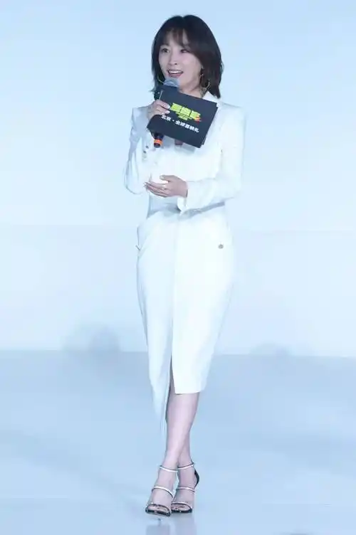 谢楠主持《巨齿鲨2》首映 吴京深情表白:我需要的时候,她一直都在