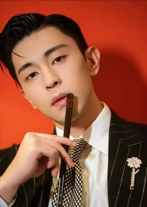 成立火社甄选开启首场直播,疑成绩不佳失望离场_支持_演艺事业_形象